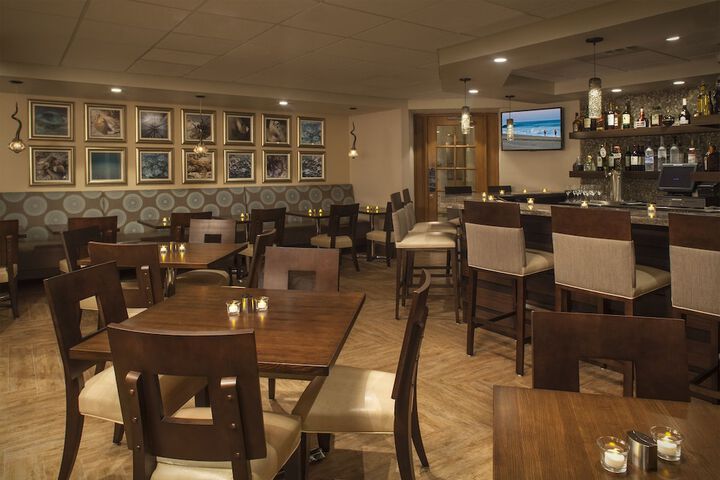 Lounge 53 of 60