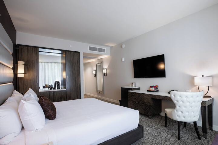 Room 35 of 74