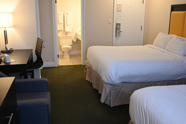 Room 64 of 112