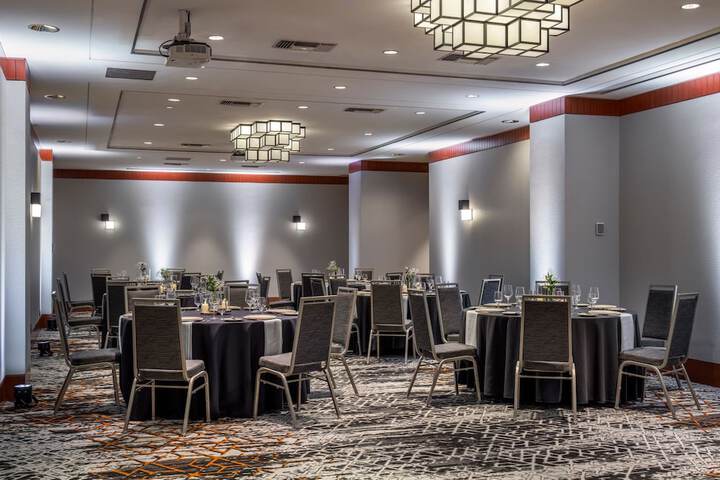 Delta Hotels by Marriott Vancouver Downtown Suites - Downtown Vancouver