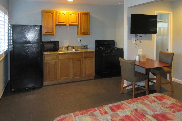 Room 5 of 8