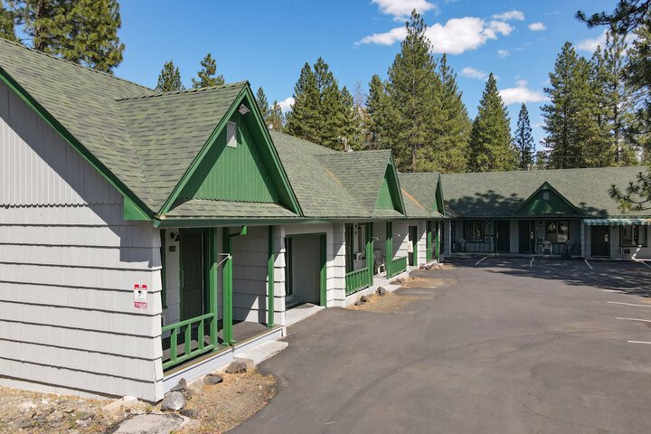 Green Gables Motel & Suites