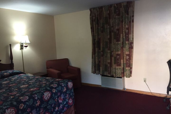 Room 25 of 37