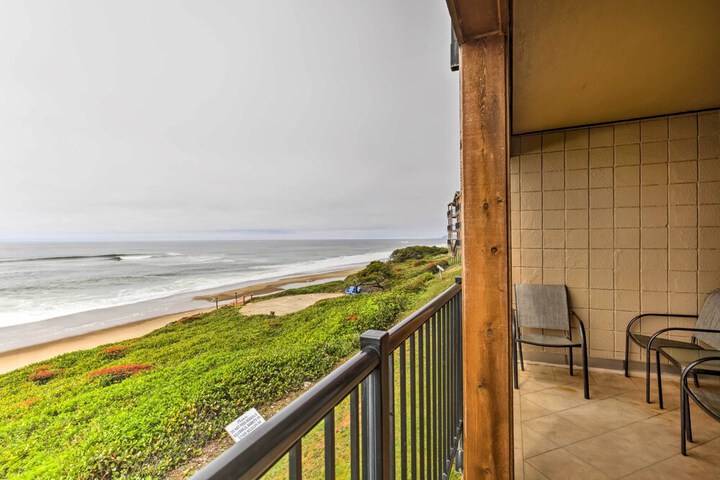 Beachfront Condo w / Patio & Views - Walk to Shore!
