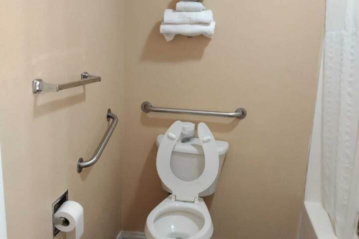 Room 11 of 18