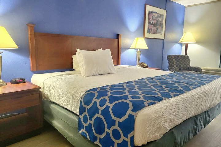 Room 17 of 40