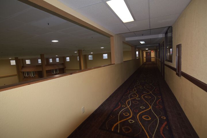 Ballroom/Hall 33 of 41