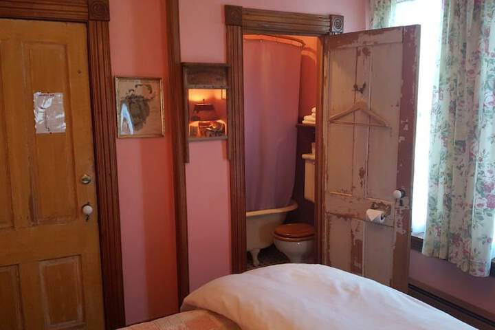 Room 7 of 11