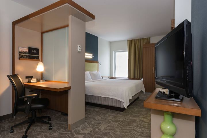 Room 17 of 38
