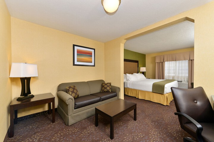 Holiday Inn Express Hotel & Suites Charlotte by IHG