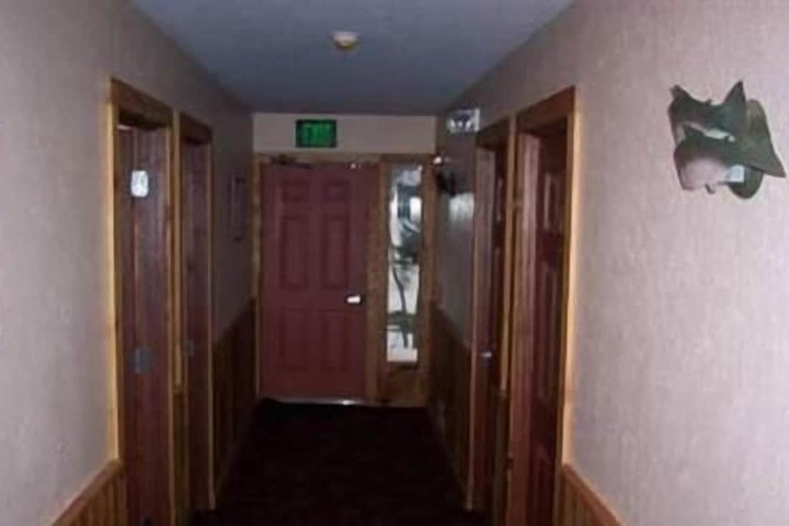 Room 17 of 34