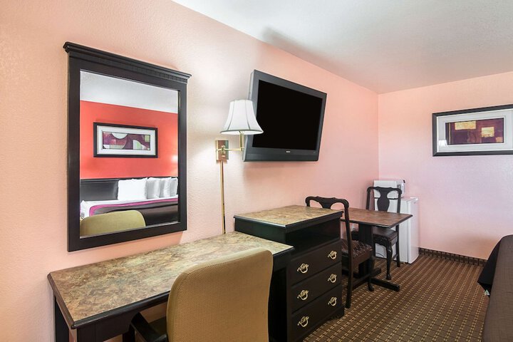 Room 14 of 30