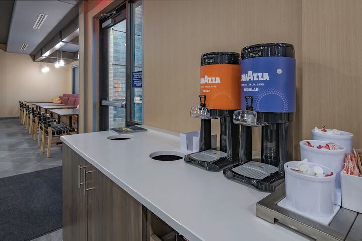 Breakfast/Coffee Service 21 of 25