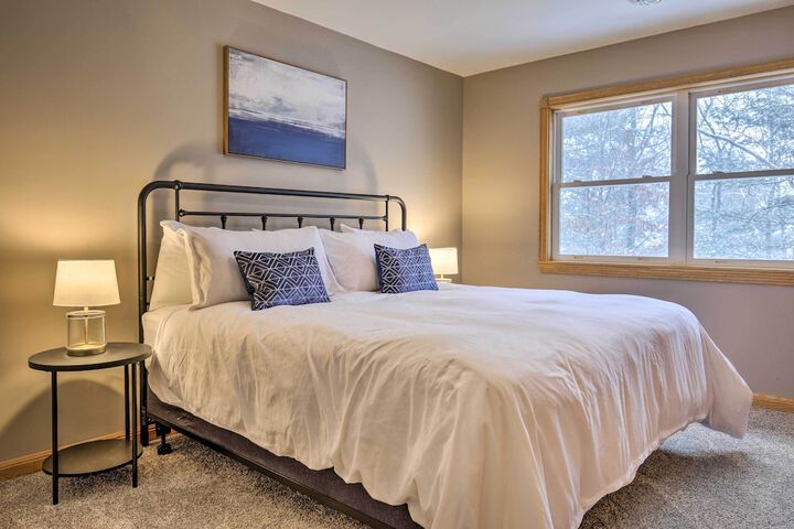 Lakefront Minocqua Getaway: Dock Game Room!