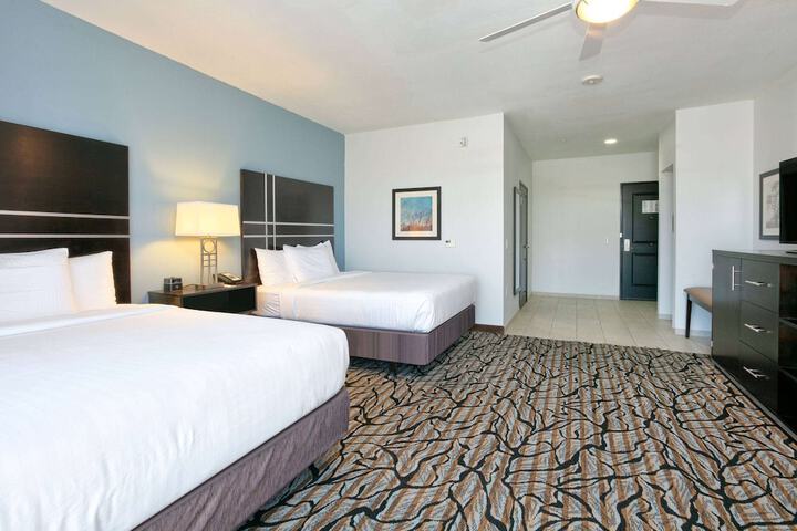 Room 32 of 66