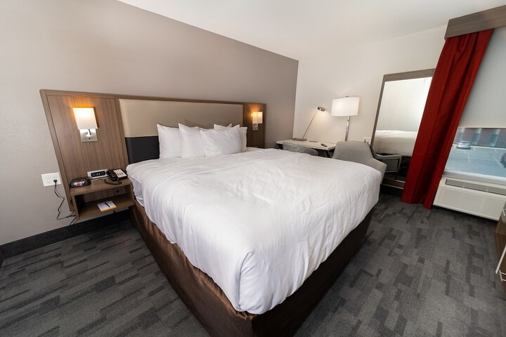 Room 72 of 108