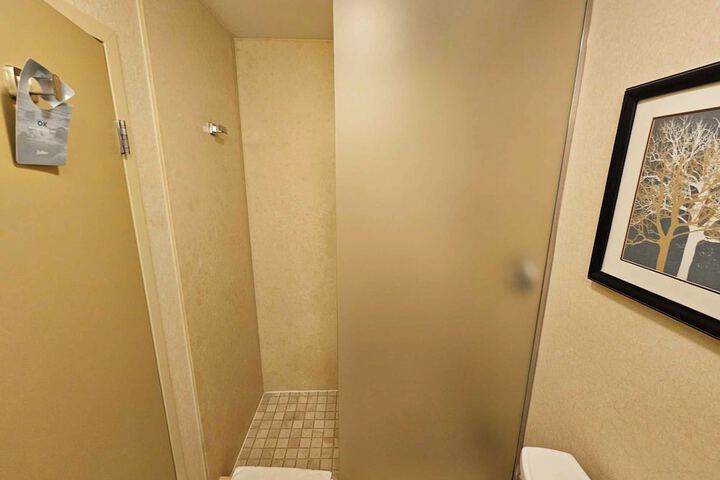 Room 14 of 37