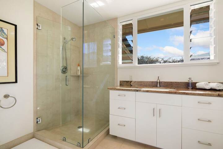 King Hale 4 Bedroom Home by RedAwning