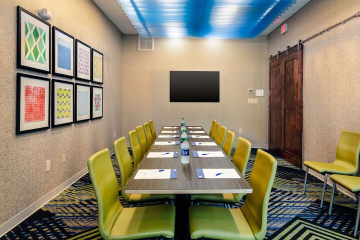 Holiday Inn Express Calhoun South by IHG