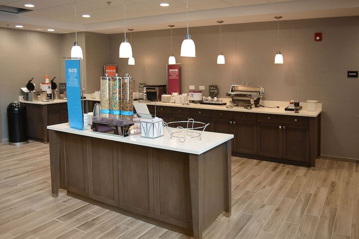 Hampton Inn & Suites Philadelphia / Media