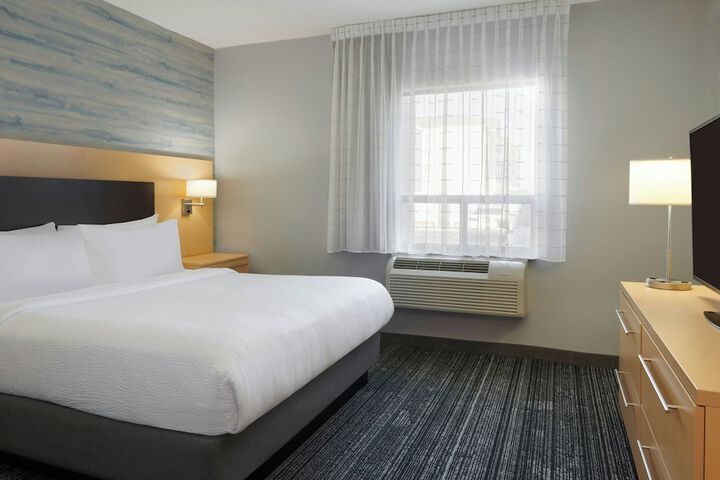 Room 26 of 65