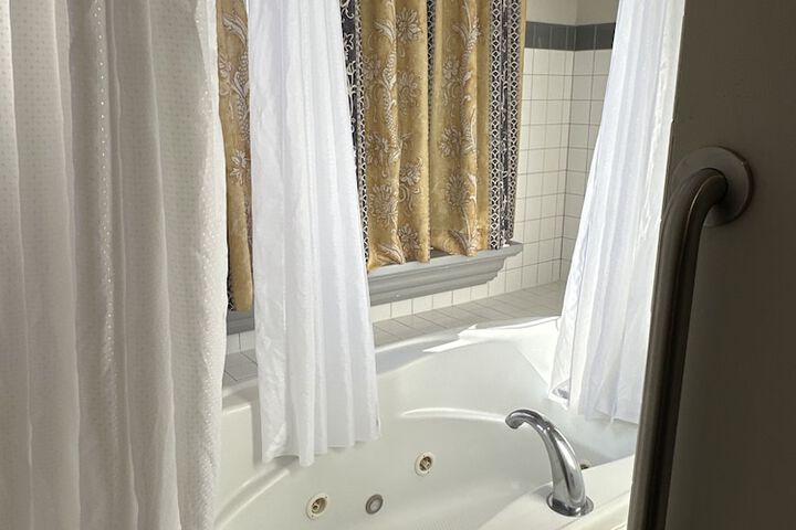 Room 103 of 151