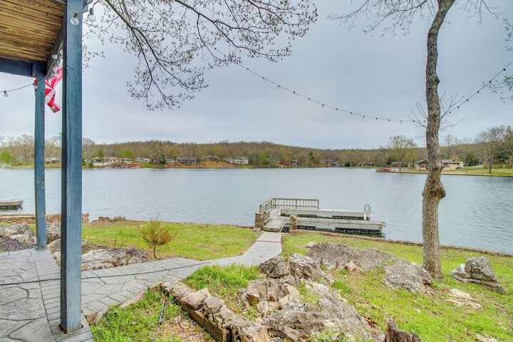 Lakefront Arkansas Abode - Deck Grill & Fire Pit!