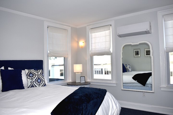 Room 102 of 183