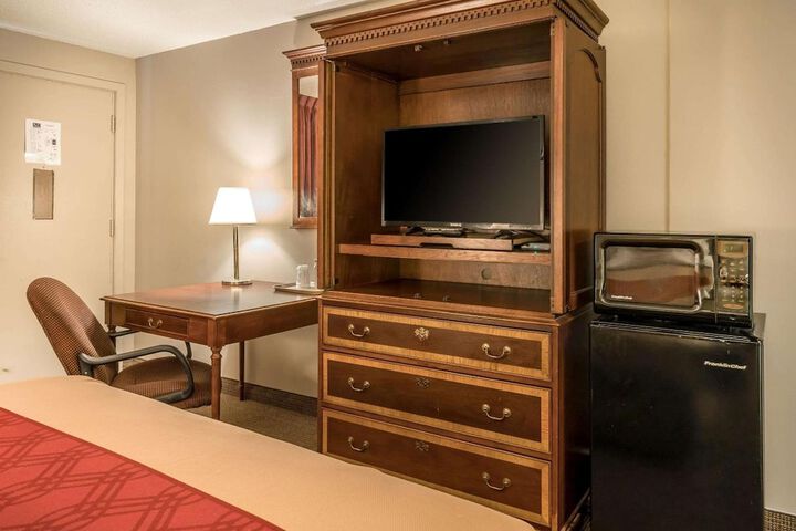 Room 10 of 33
