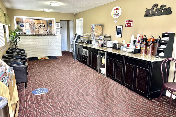 Super 8 by Wyndham Columbia SC / Ft. Jackson