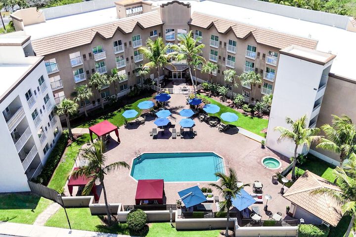 Holiday Inn Express Hotel Naples Downtown - 5th Avenue
