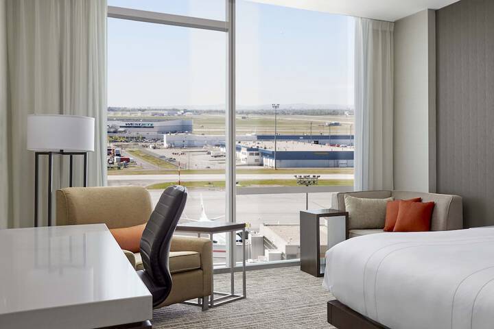 Calgary Airport Marriott In-Terminal Hotel
