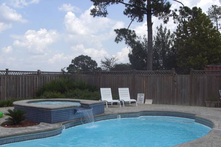 LAcadie Inn & RV Park