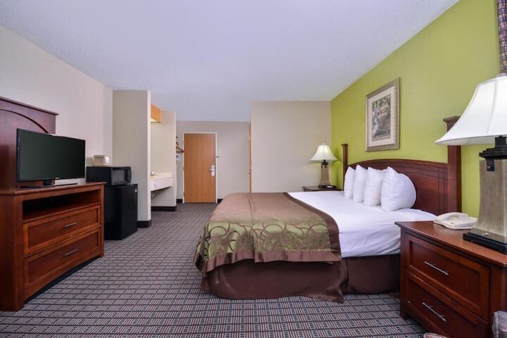 Room 18 of 23