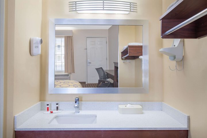 Room 16 of 32