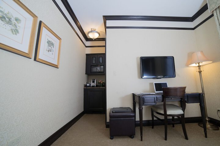Room 25 of 42