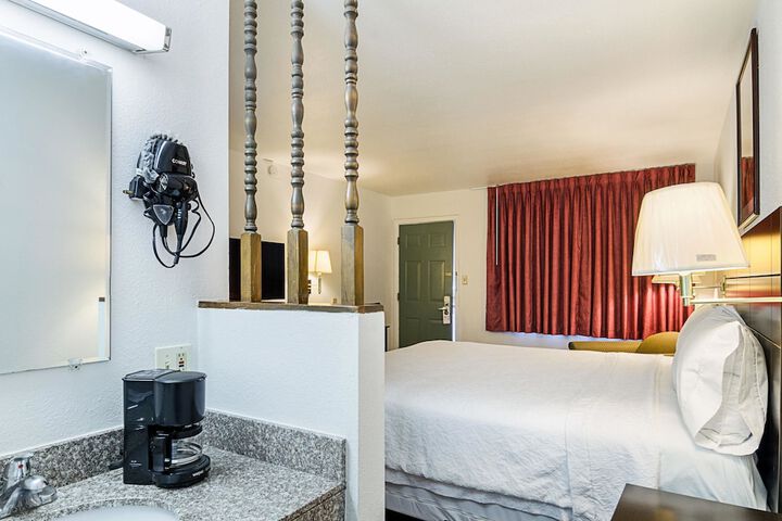 Room 21 of 31