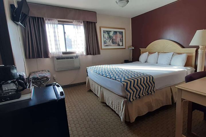 Room 9 of 28