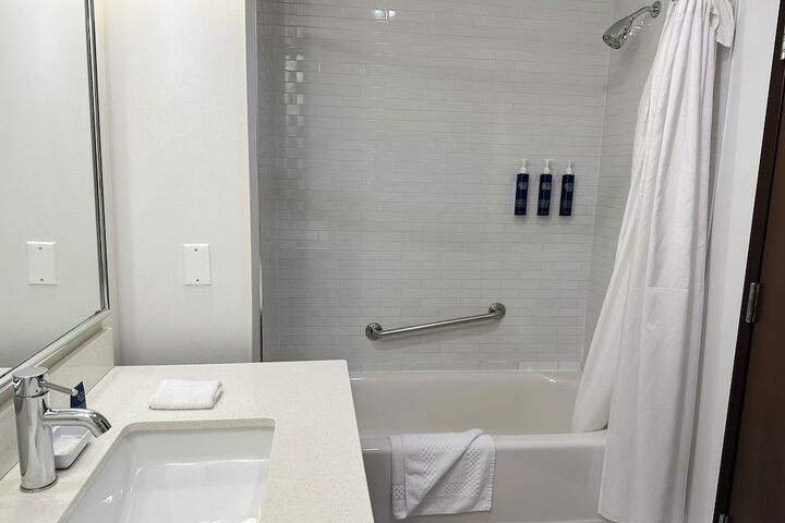 Room 10 of 29