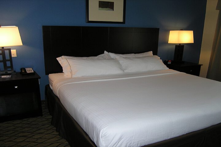 Room 6 of 23
