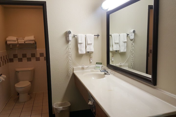 Room 16 of 32
