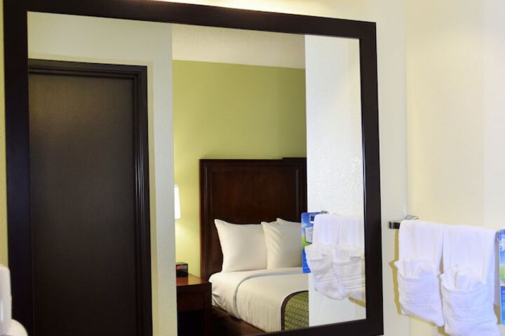Room 6 of 43
