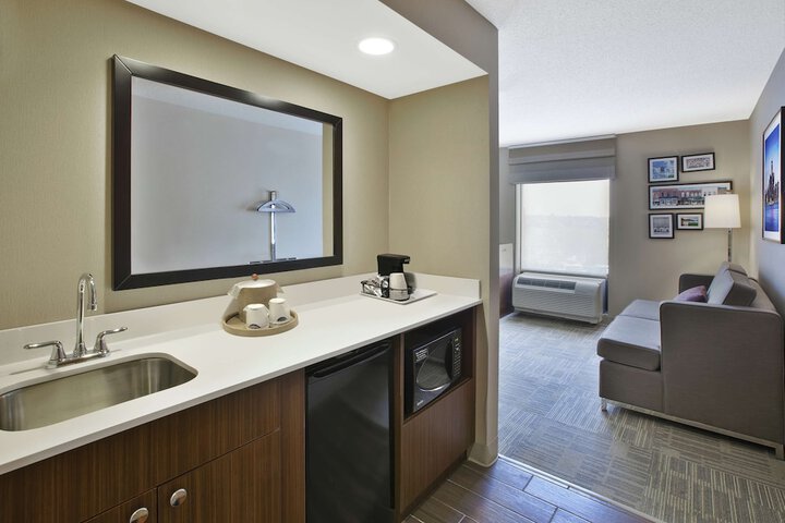 Hampton Inn Commerce Novi