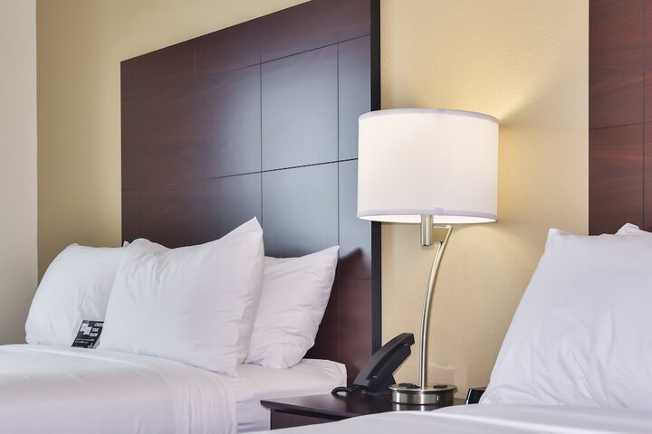 Cobblestone Hotel & Suites - Rhinelander