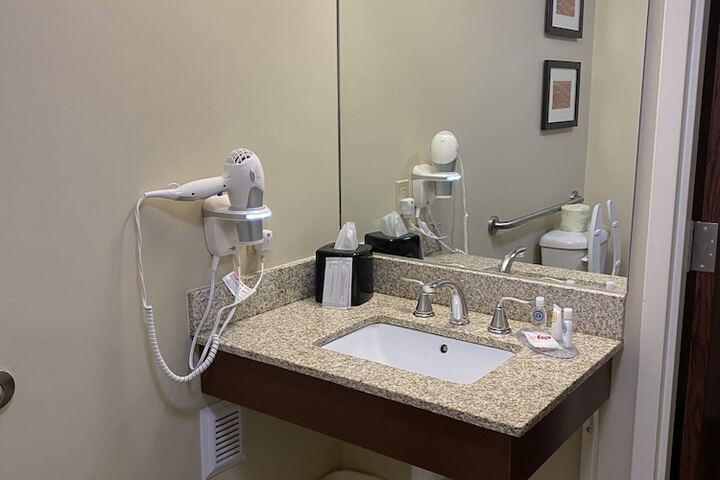 Comfort Inn & Suites