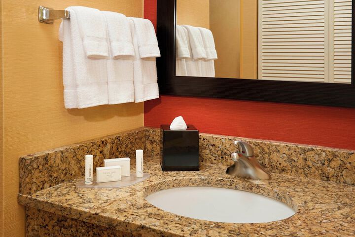 Courtyard by Marriott Detroit Utica