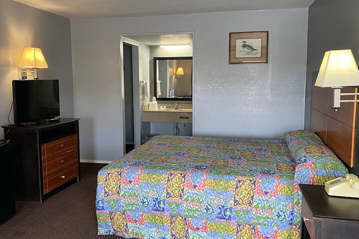 Room 4 of 12