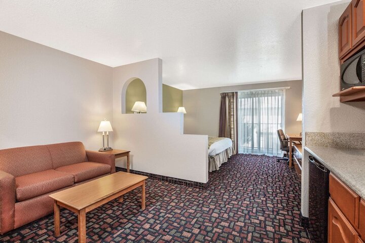 Room 5 of 15