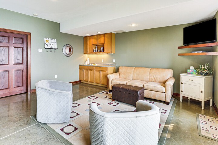 Spacious Edgerton Home w / Private Beach & Views!