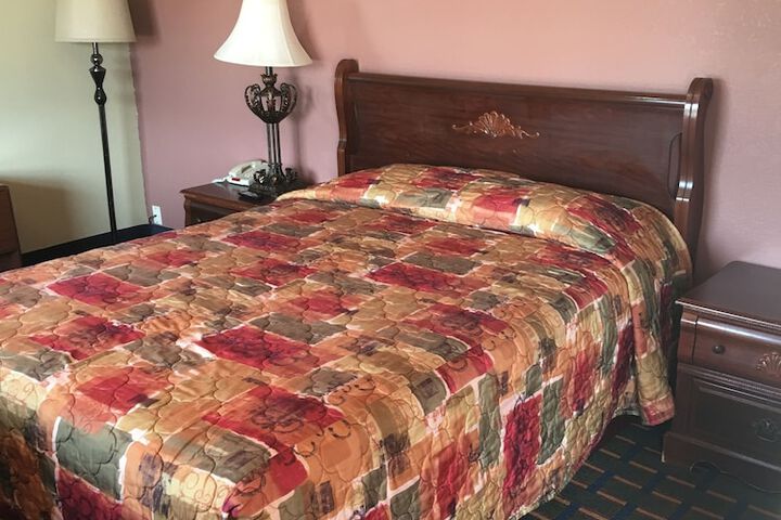 Room 52 of 80
